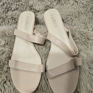 Women's Cream Sandals